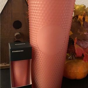 STARBUCKS 24 OZ. STUDDED TUMBLER
WITH COLD CUP ORNAMENT KEY CHAIN